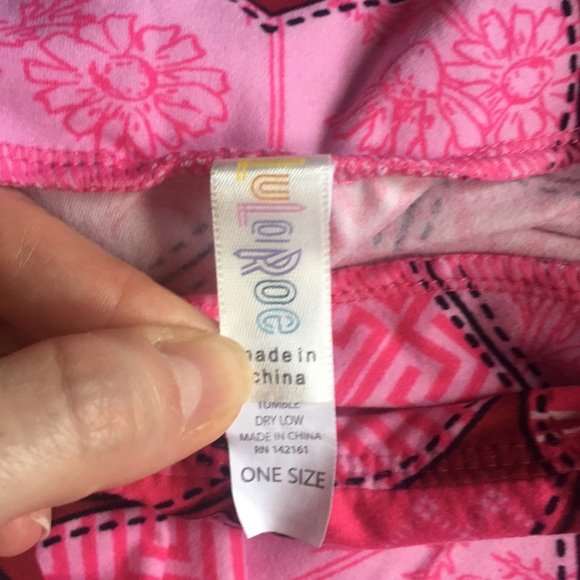 💕 LulaRoe Valentine’s OS Leggings 💕 - Picture 4 of 4